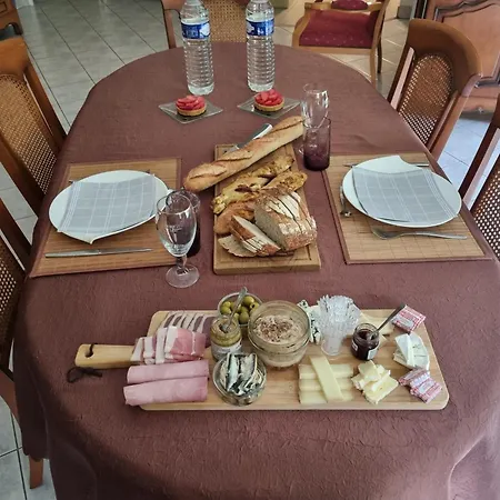 Alojamento de Acomodação e Pequeno-almoço Le Calme 3*