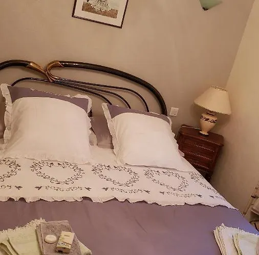 Le Calme לינה וארוחת בוקר 3*