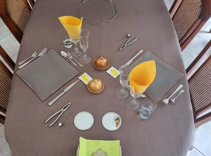 Le Calme לינה וארוחת בוקר Plessé