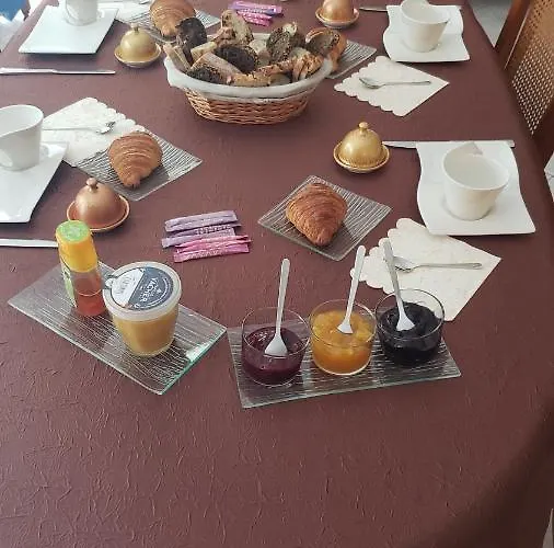 Le Calme לינה וארוחת בוקר Plessé